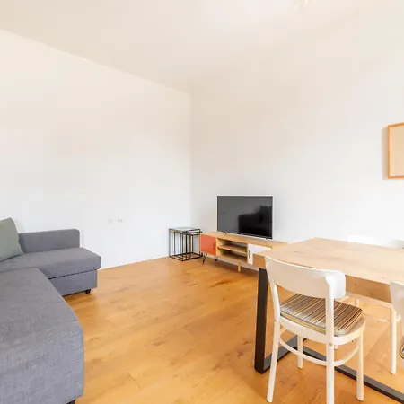 Daire Isola - Bright 2-room With Balcony