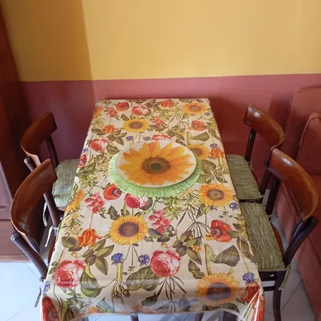 Flores Home, Vintage Style & Comfort Steps To Center, Navigli, Bocconi Apartment Milan