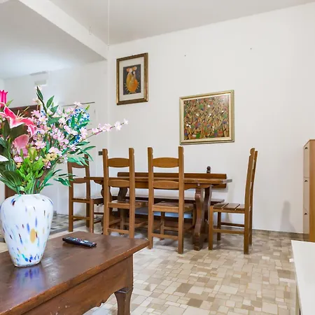 Апартаменты Garden Flat *