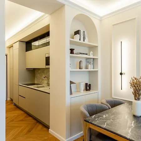 Lumen - Skyline View Attic Apartment *