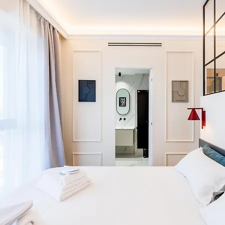 Lumen - Skyline View Attic Apartment *