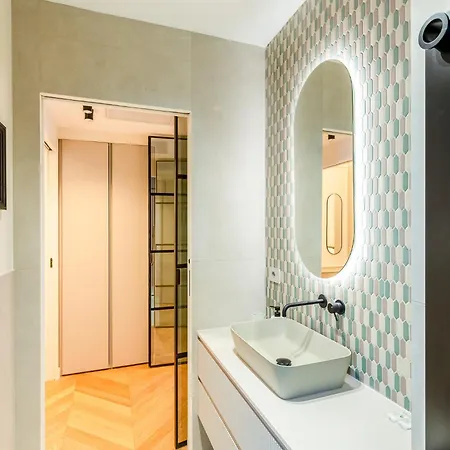 Lumen - Skyline View Attic