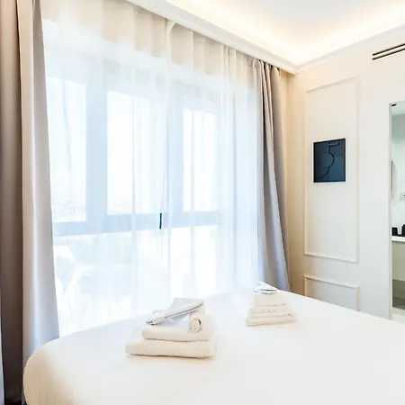 Lumen - Skyline View Attic Apartment