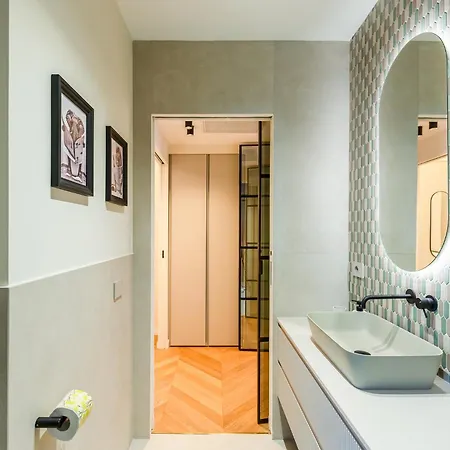 Lumen - Skyline View Attic Apartment