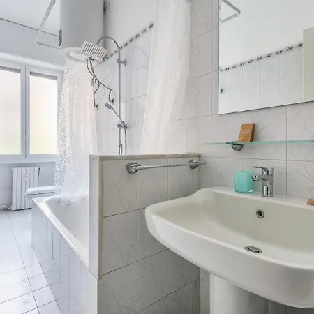 Apartment New Via Sismondi Irccs 4 Pax Wi-fi