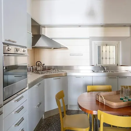 Arts At Porta Venezia Апартаменты *