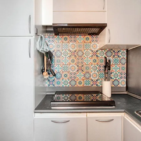 Deltico; 4 Guests In Washington Area Apartment