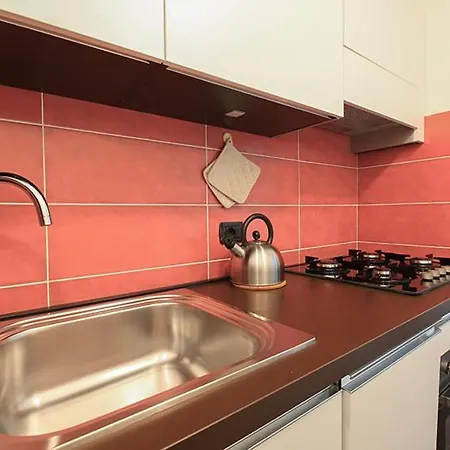 Economico E Strategico A Quattro Fermate Da Piazza Duomo Milán