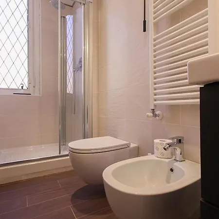 Economico E Strategico A Quattro Fermate Da Piazza Duomo Apartamento