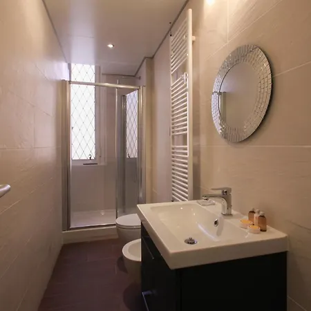 Economico E Strategico A Quattro Fermate Da Piazza Duomo 아파트 밀라노