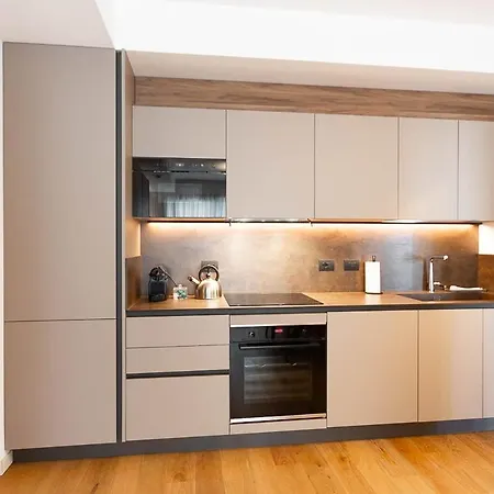 Free Parking Besta 10 Minutes Away Private Terrace And Garden View Apartment Mailand