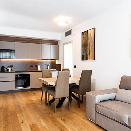 Free Parking Besta 10 Minutes Away Private Terrace And Garden View Mailand