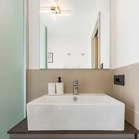 Free Parking Besta 10 Minutes Away Private Terrace And Garden View Apartment *