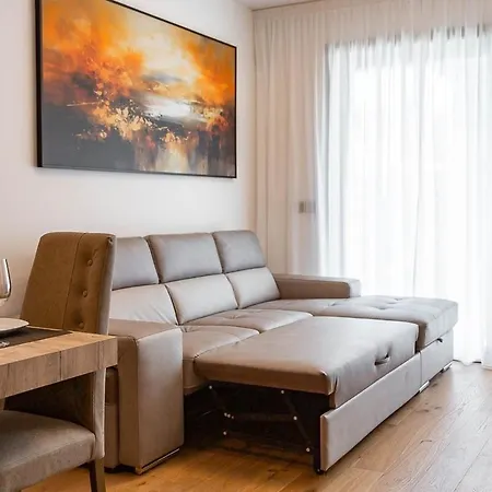 Free Parking Besta 10 Minutes Away Private Terrace And Garden View Mailand
