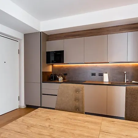 Free Parking Besta 10 Minutes Away Private Terrace And Garden View Apartment