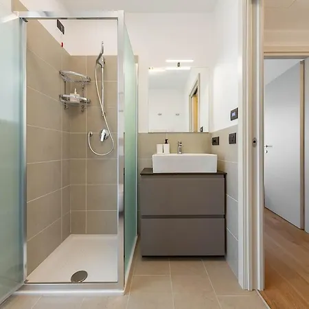 Apartment Free Parking Besta 10 Minutes Away Private Terrace And Garden View Mailand