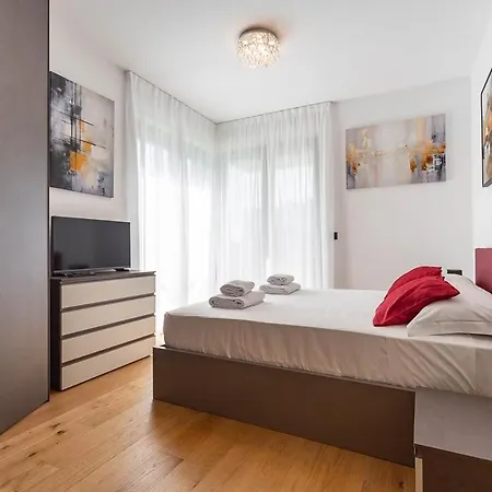 Apartment Free Parking Besta 10 Minutes Away Private Terrace And Garden View Milan