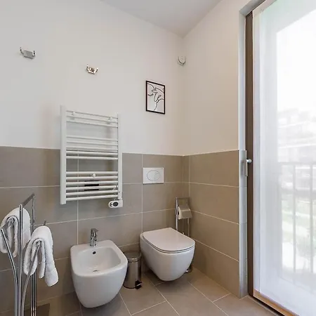 Free Parking Besta 10 Minutes Away Private Terrace And Garden View Apartment Mailand