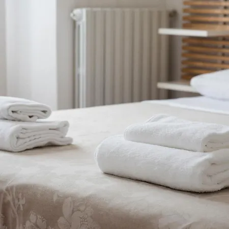 Bright Two-room Corso Genova Area *