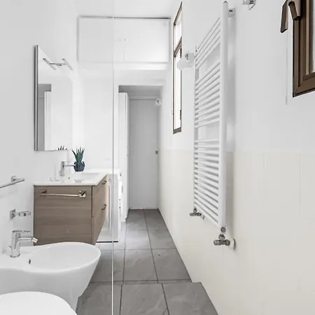 Lo3 • Navigli Chic • * Mediolan