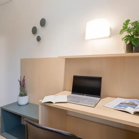 Well-located Campus Near Park