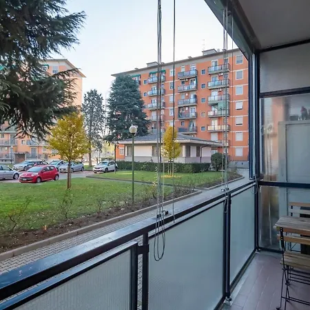 Tolstoi 83 Apartament *