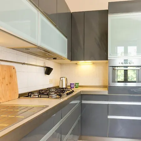 Appartamento Parea Exclusive - Near Hospital And Airport