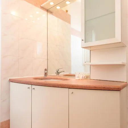 Parea Exclusive - Near Hospital And Airport *