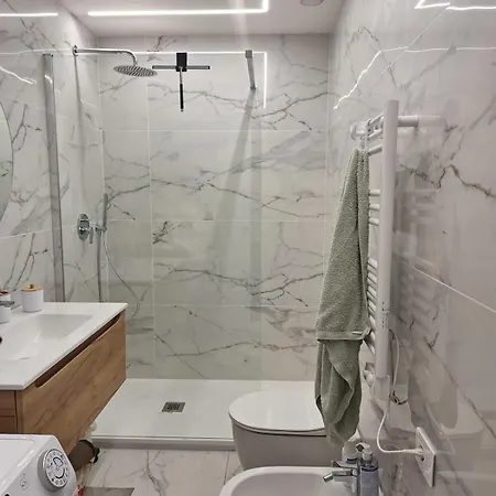 Brand New In Isola Apartment Milan