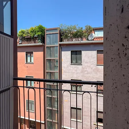 The Golden Floor - New Bright Milánó