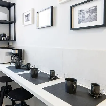 Contrasti - Black & White Apartman *