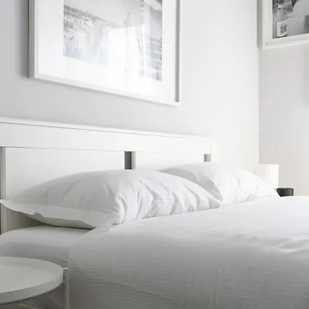 Contrasti - Black & White * ميلان