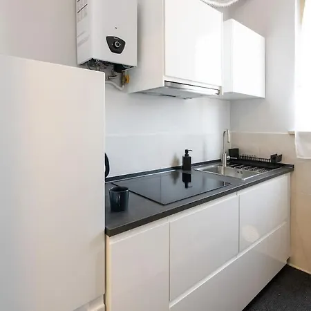 Contrasti - Black & White Milan