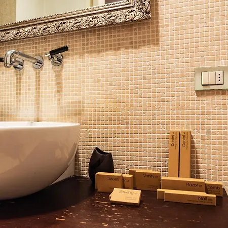 Youhosty - Exclusive Townhouse Garden And Pool Apartment *