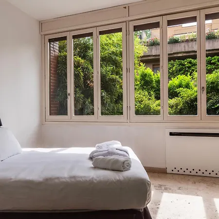 Apartment Youhosty - Exclusive Townhouse Garden And Pool *
