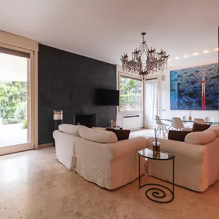 Apartment Youhosty - Exclusive Townhouse Garden And Pool *