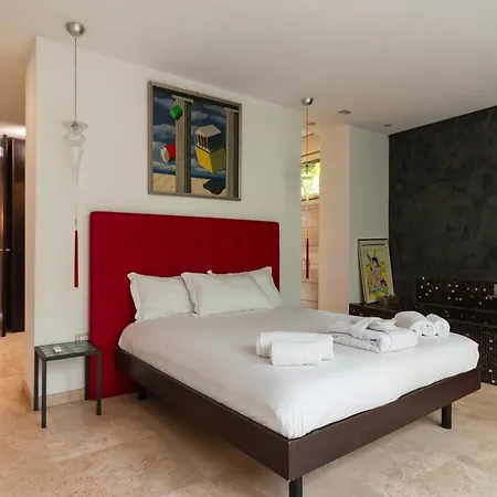 Youhosty - Exclusive Townhouse Garden And Pool Apartment *