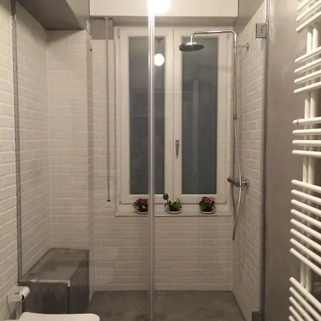 Cozy In Paolo Sarpi With Balcony * Mediolan