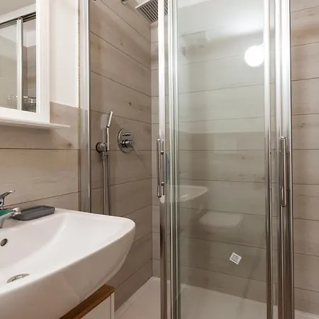 Youhosty - Nido Sui Navigli *