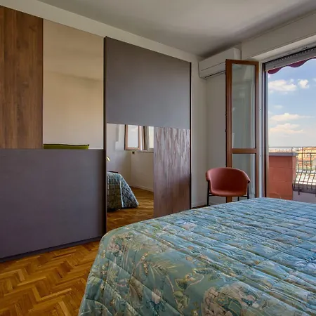 Palmanova Sixty-seven Terrace With Shower