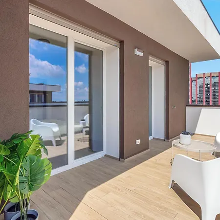 Airy With Balcony & Garage By Ndp Rent *