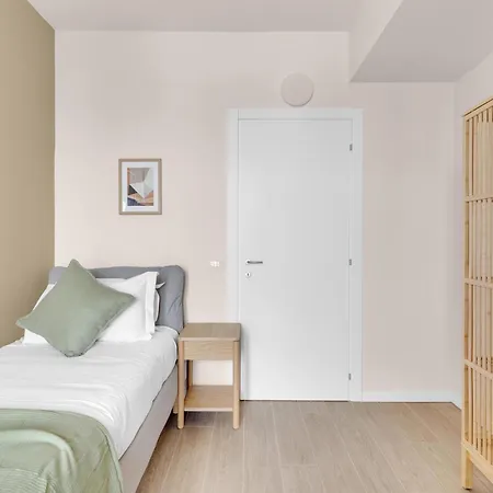 Airy With Balcony & Garage By Ndp Rent