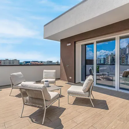 Airy With Balcony & Garage By Ndp Rent Апартаменты *