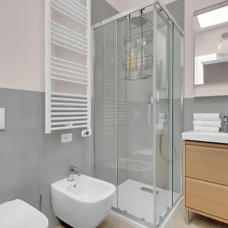 Airy With Balcony & Garage By Ndp Rent شقة ميلان