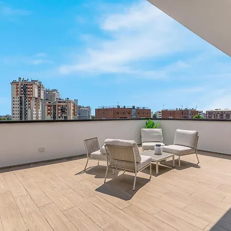 Airy With Balcony & Garage By Ndp Rent