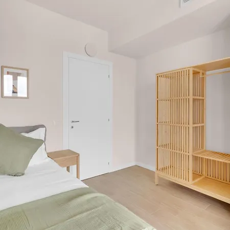 Airy With Balcony & Garage By Ndp Rent شقة ميلان