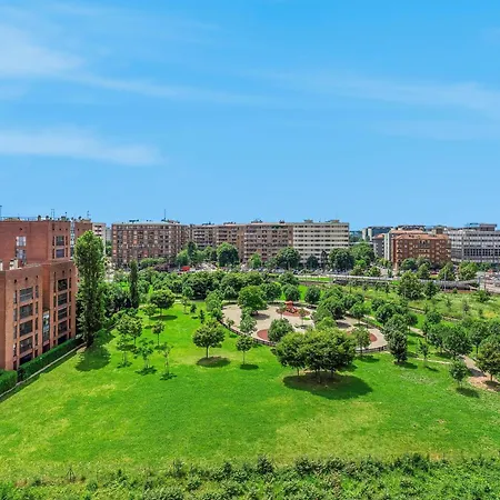 Airy With Balcony & Garage By Ndp Rent ミラノ