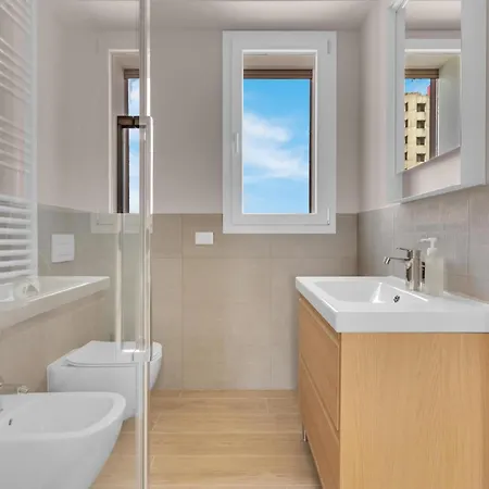 Airy With Balcony & Garage By Ndp Rent Апартаменты Милан