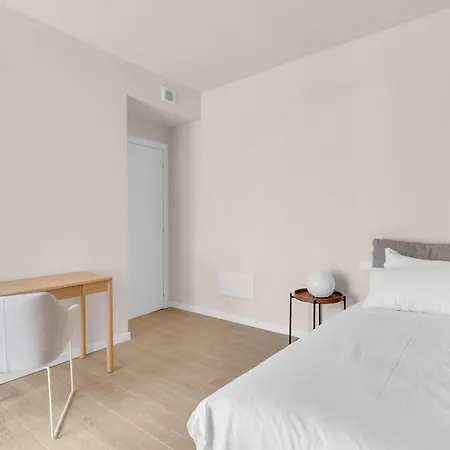 Airy With Balcony & Garage By Ndp Rent * ميلان