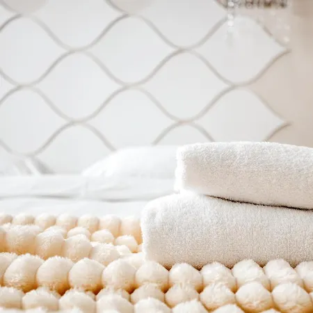 Hostmate - - Imperia's Pearl - Romolo Iulm *